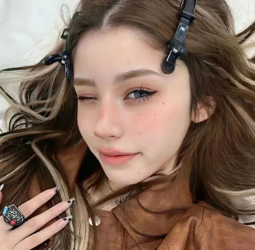 费家有女